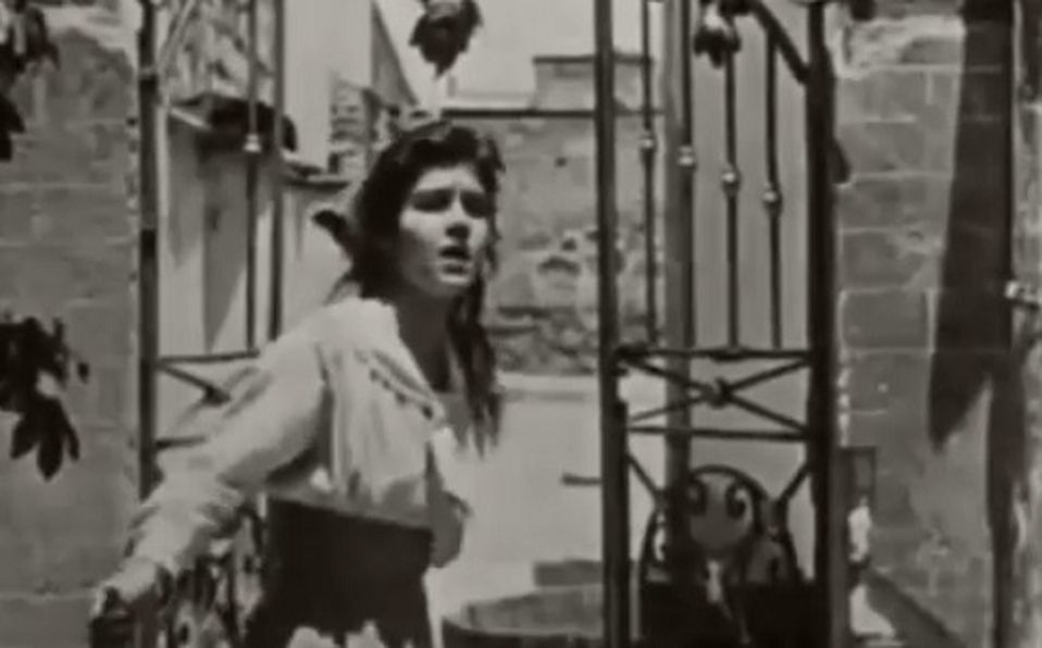 El Automovil gris : Foto