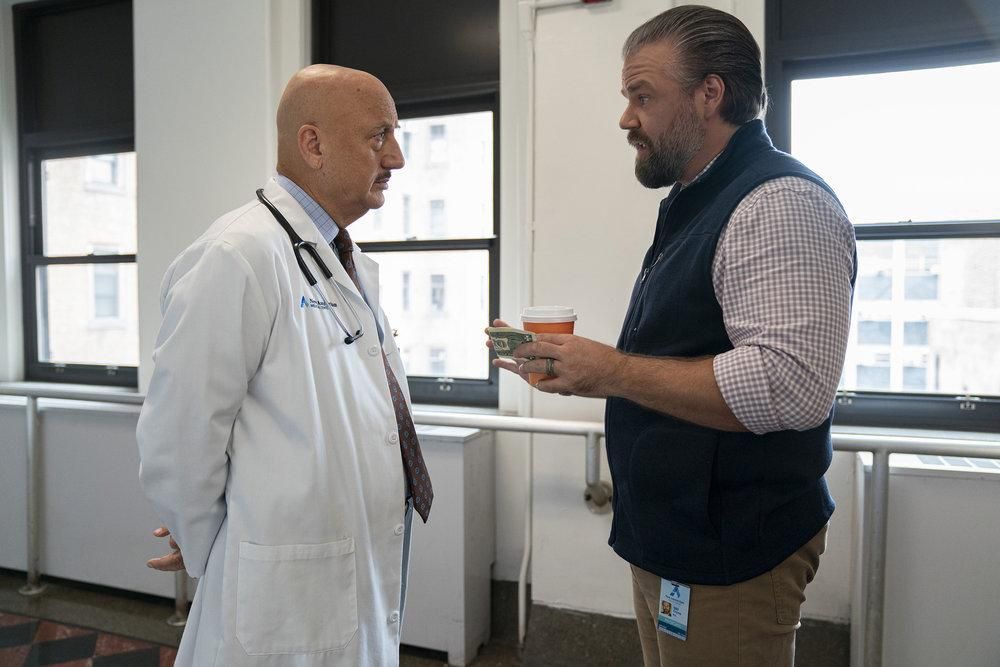 New Amsterdam (2018) : Foto Anupam Kher, Tyler Labine