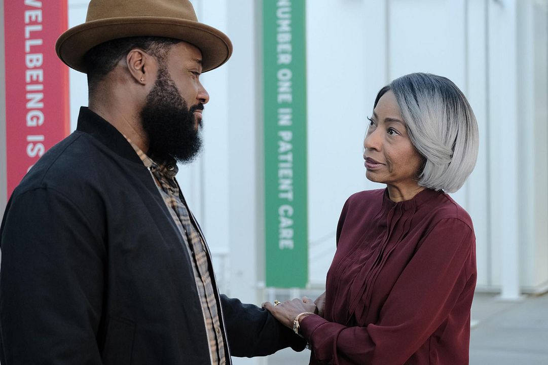 The Resident : Foto Adriane Lenox