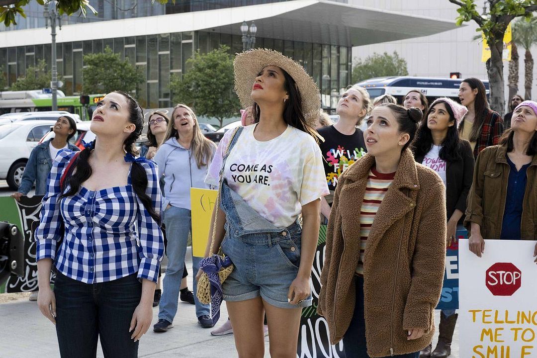 Foto Shay Mitchell, Kat Dennings