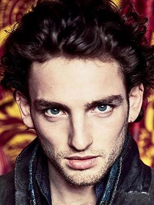 Póster Laurie Davidson