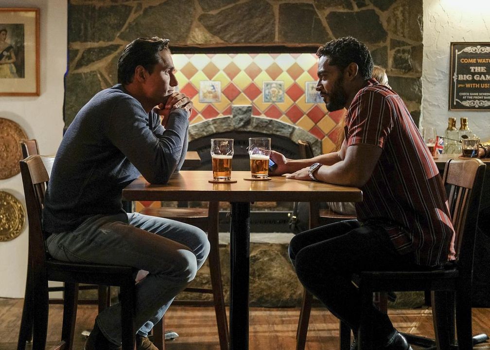 Supergirl : Foto Nick Sagar, Staz Nair