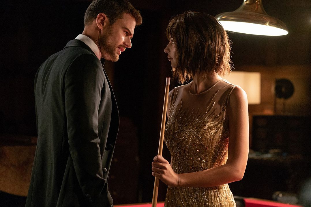 Lying and Stealing : Foto Theo James, Emily Ratajkowski