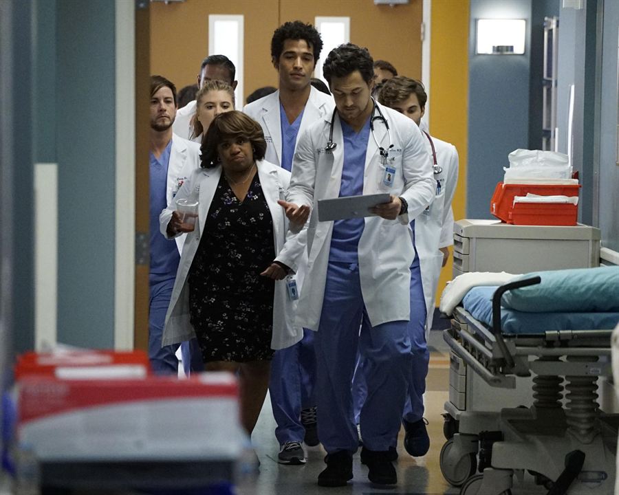 Grey's Anatomy : Foto Chandra Wilson, Giacomo Gianniotti