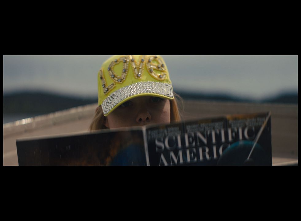 I Think We're Alone Now : Foto Elle Fanning