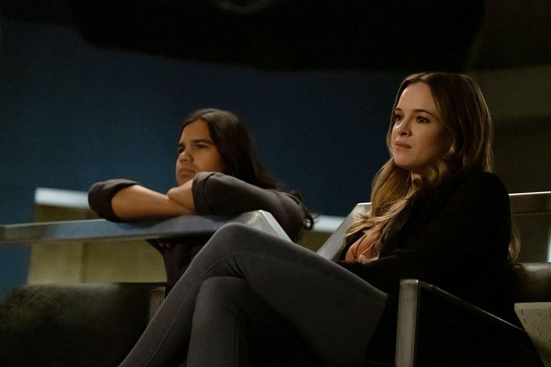 Flash : Foto Danielle Panabaker, Carlos Valdes