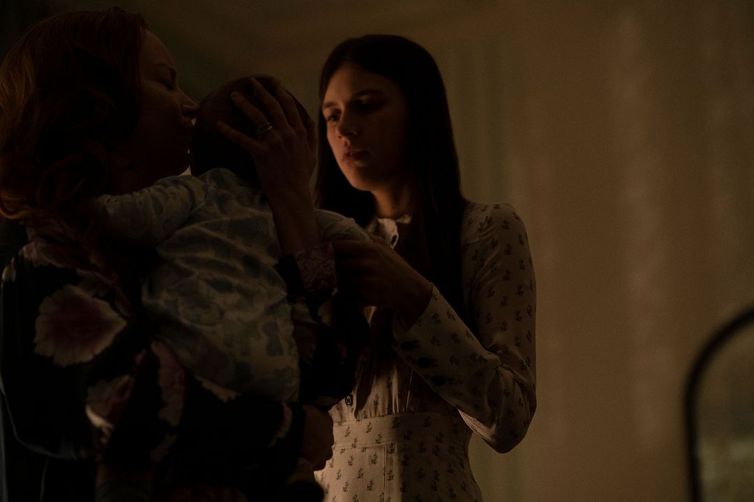 Servant : Foto Nell Tiger Free, Lauren Ambrose