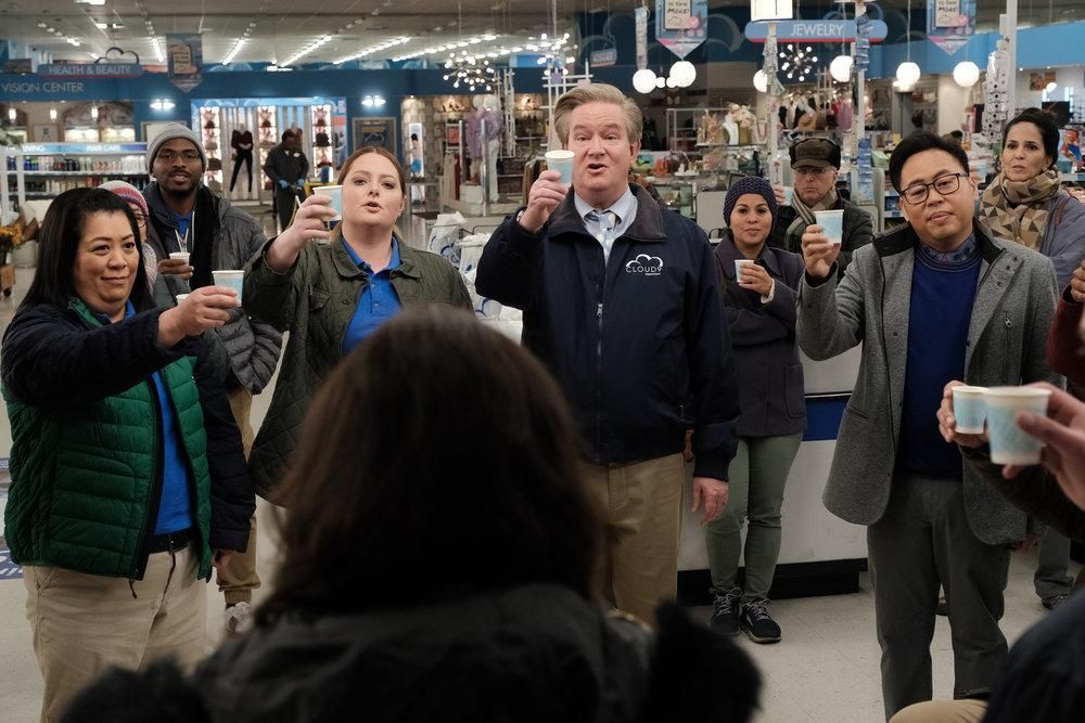 Superstore : Foto Lauren Ash, Nico Santos