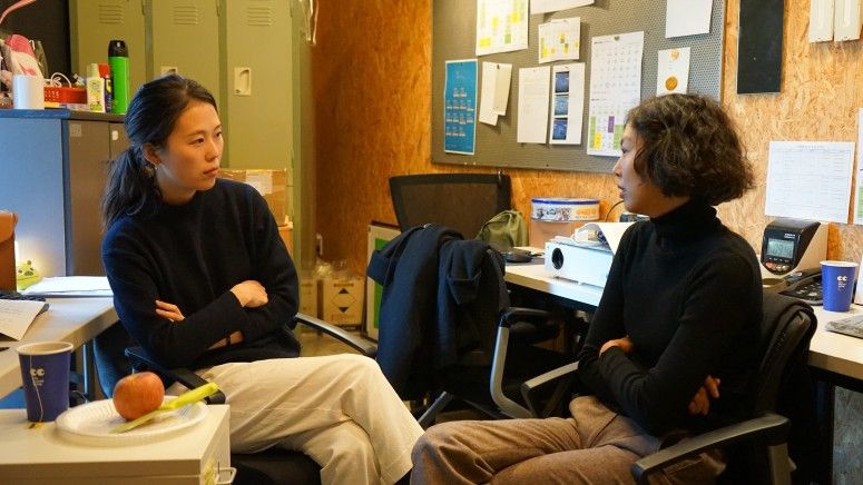 The woman who ran : Foto