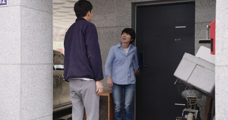 The woman who ran : Foto