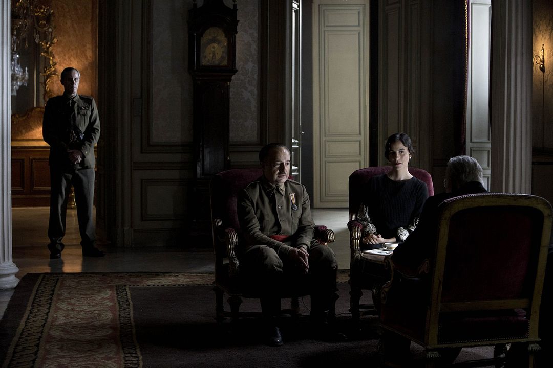 Mientras dure la guerra : Foto Eduard Fernández, Patricia López Arnaiz