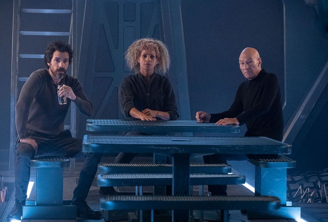 Foto Michelle Hurd, Patrick Stewart, Santiago Cabrera