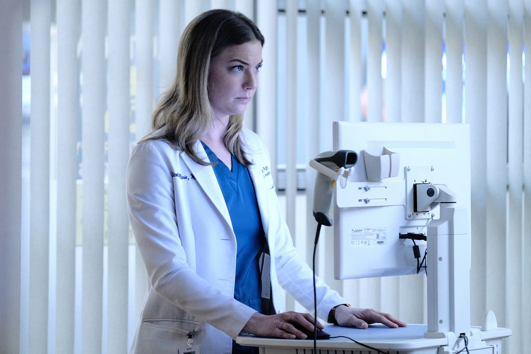 The Resident : Foto Emily VanCamp
