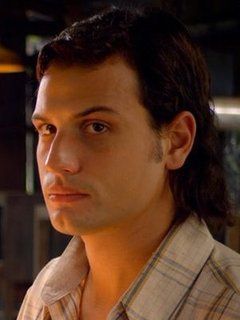 Póster Roberto Urbina