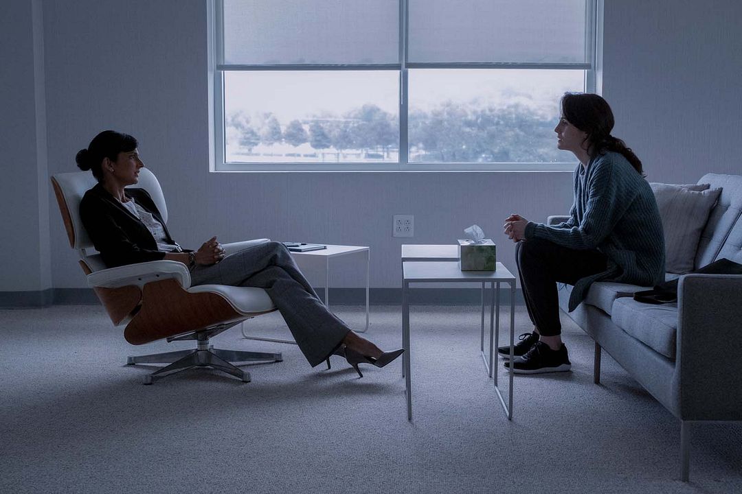 Foto Michelle Dockery, Poorna Jagannathan