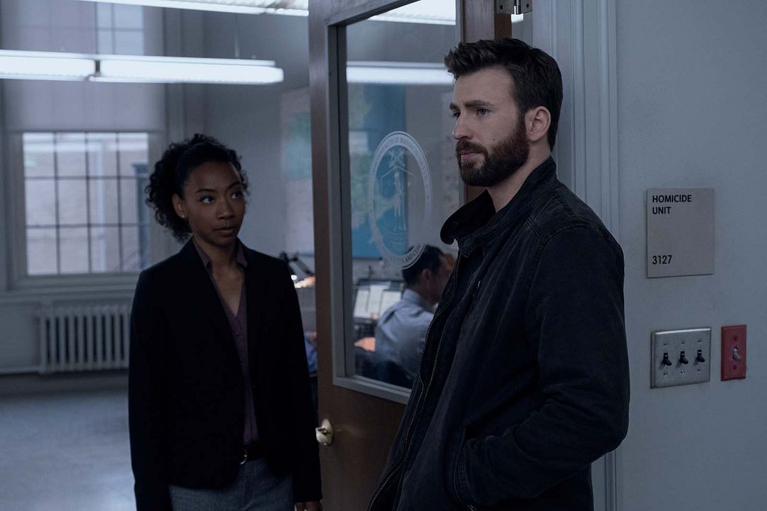 Foto Betty Gabriel, Chris Evans