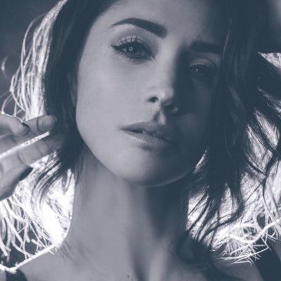 Póster Thanya López