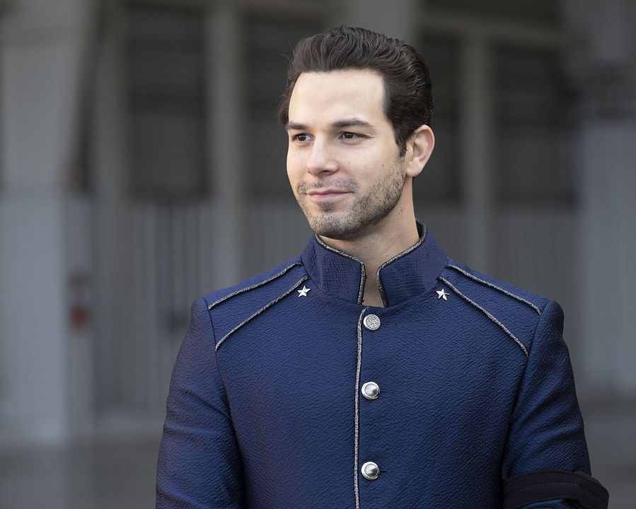 The Secret Society of Second-Born Royals : Foto Skylar Astin