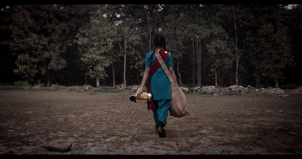 Behind The Trees : Foto