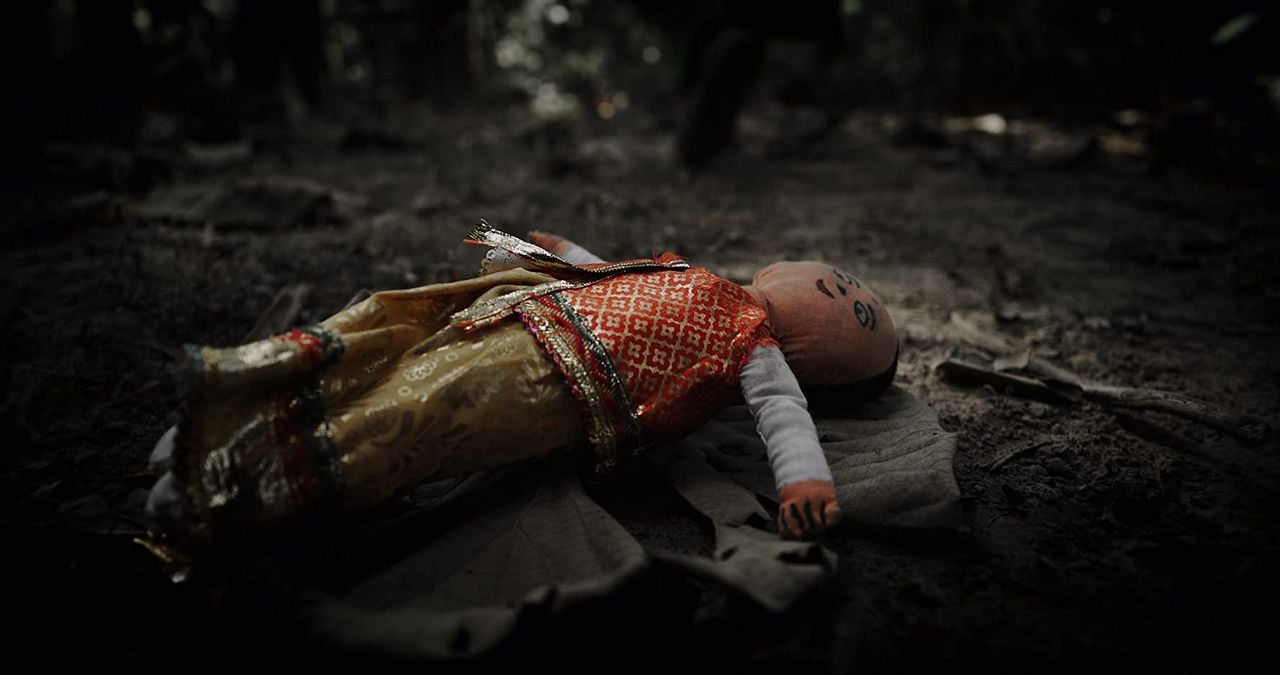 Behind The Trees : Foto