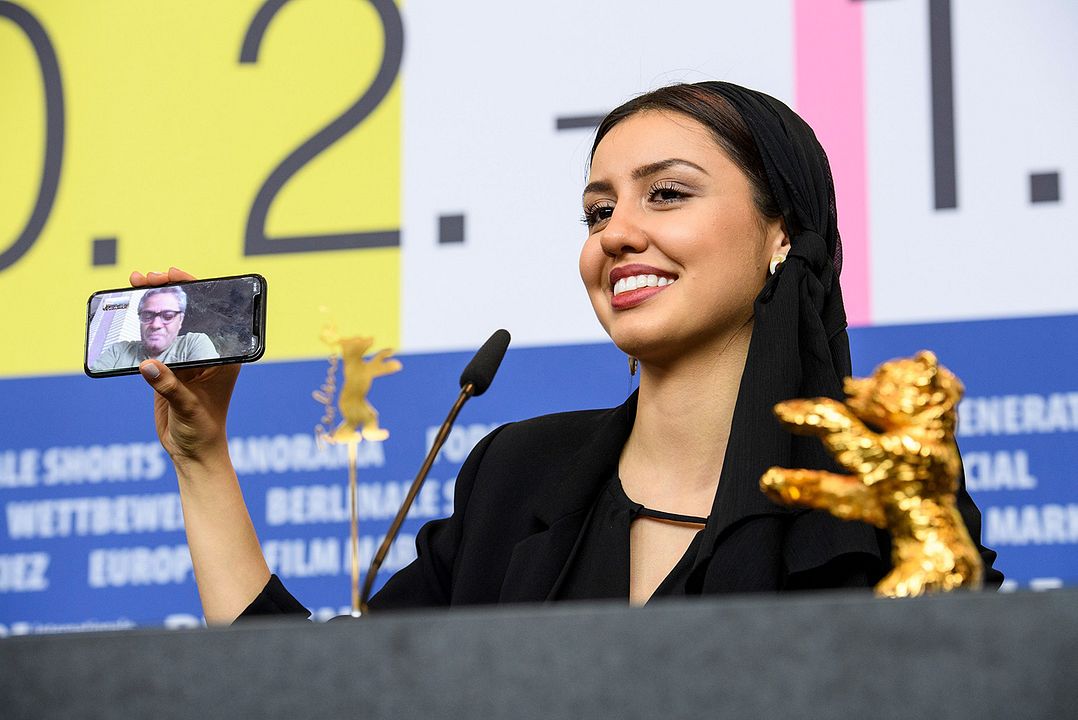 There Is No Evil : Cobertura de revista