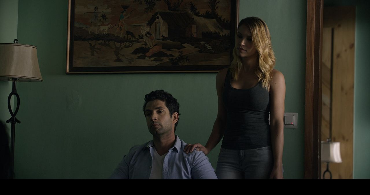 Behind The Trees : Foto