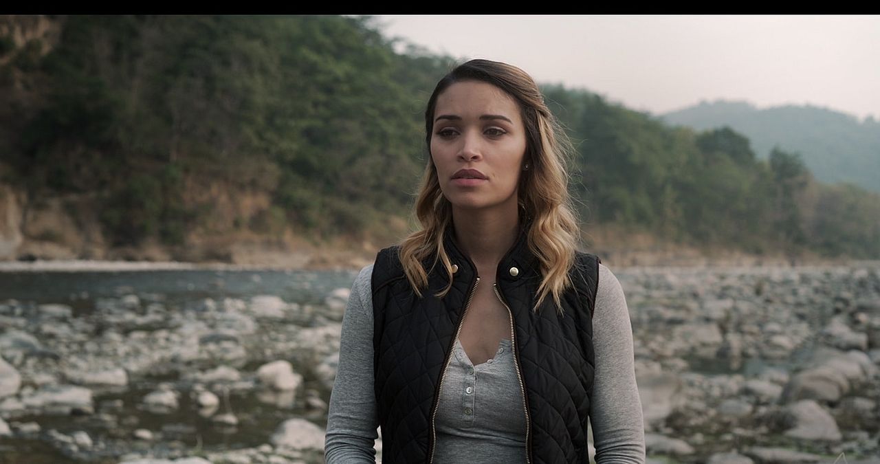 Behind The Trees : Foto