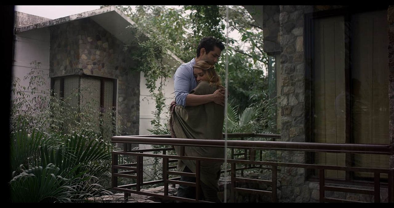 Behind The Trees : Foto