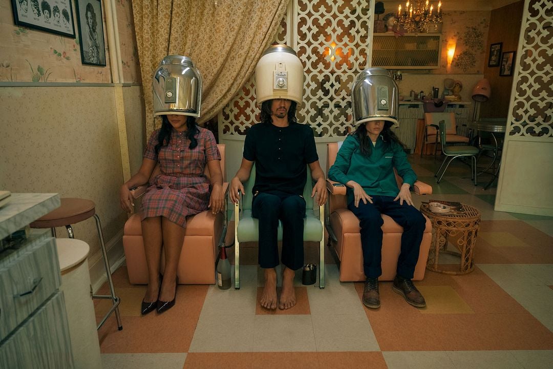 Foto Robert Sheehan, Emmy Raver-Lampman, Elliot Page