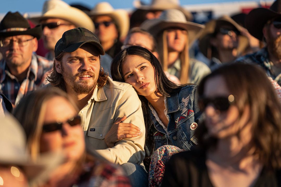 Yellowstone : Foto Luke Grimes, Kelsey Asbille