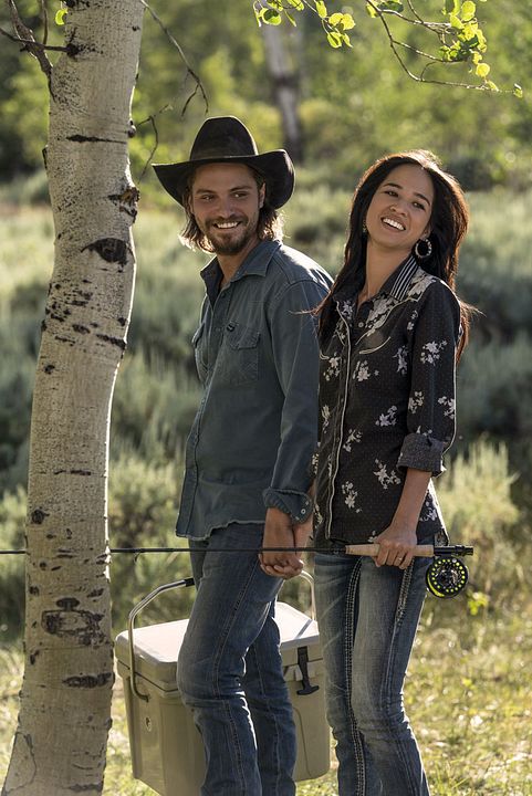 Yellowstone : Foto Kelsey Asbille, Luke Grimes