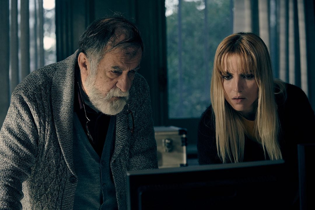 Voces : Foto Ana Fernández García, Ramon Barea