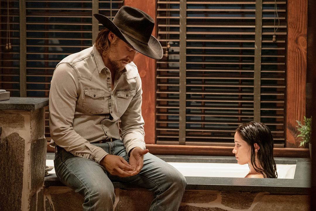 Yellowstone : Foto Kelsey Asbille, Luke Grimes