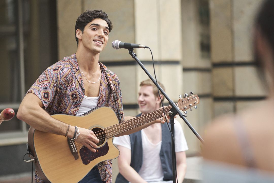 El stand de los besos 2 : Foto Taylor Zakhar Perez