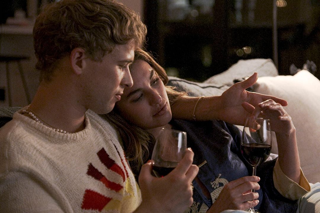Love In The Time Of Corona: Foto Rainey Qualley, Tommy Dorfman - 7