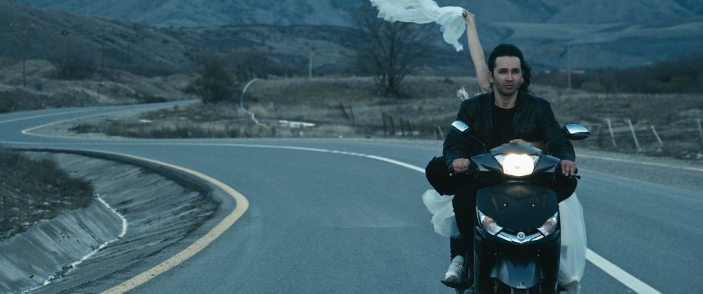 In Between Dying : Foto