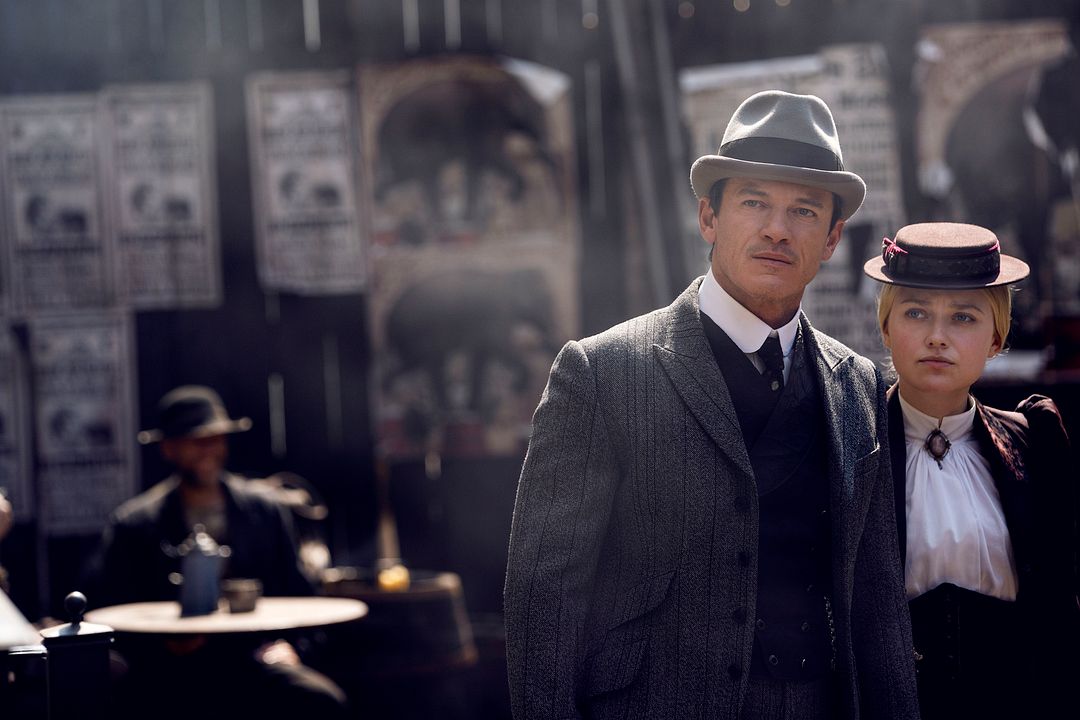 Foto Dakota Fanning, Luke Evans