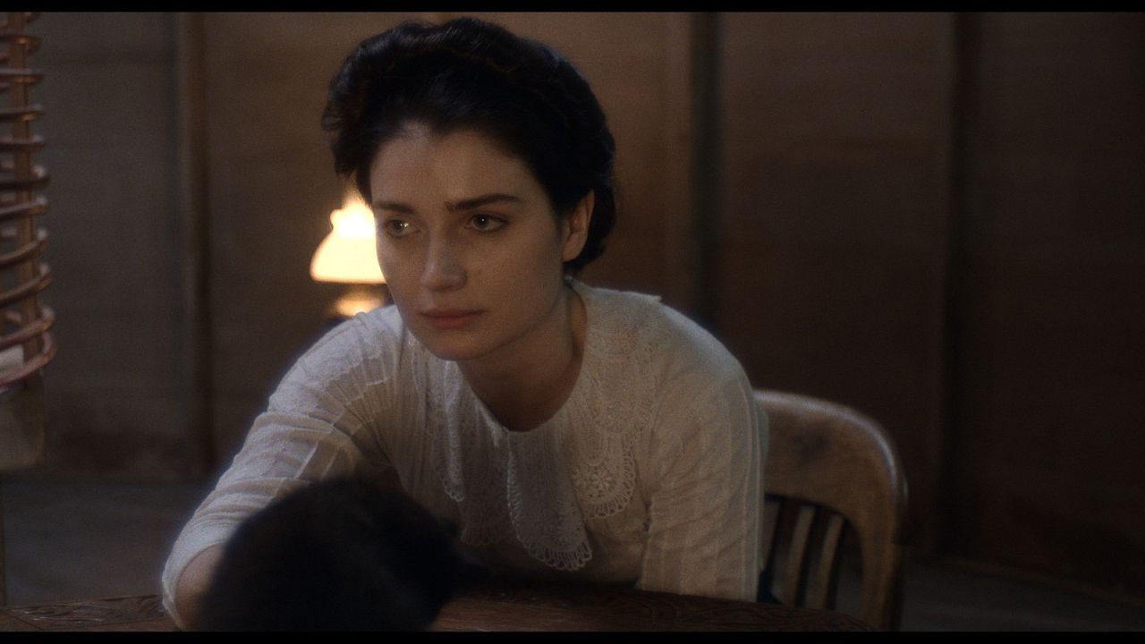 Tesla : Foto Eve Hewson