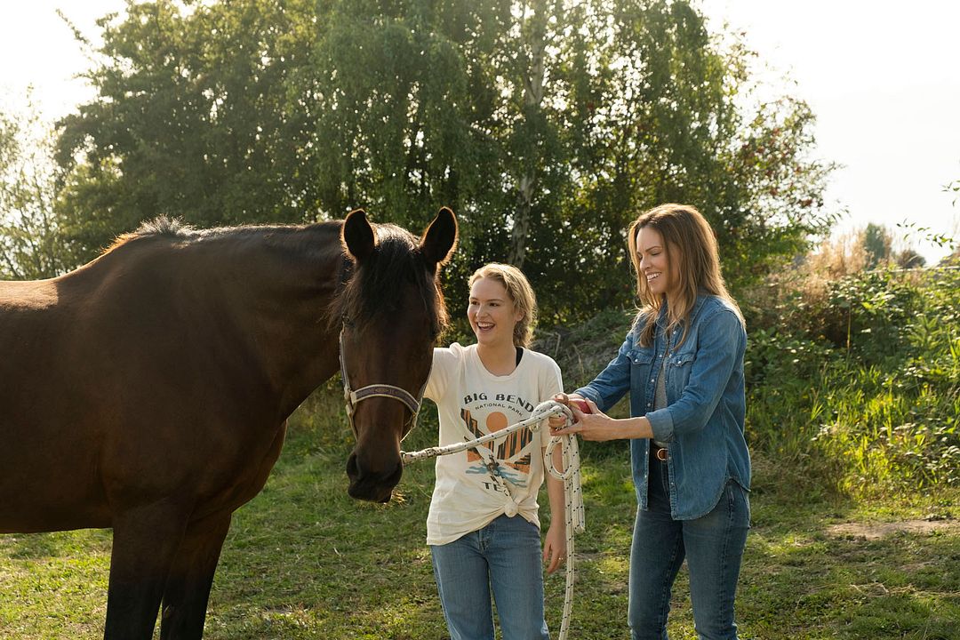 Away : Foto Hilary Swank