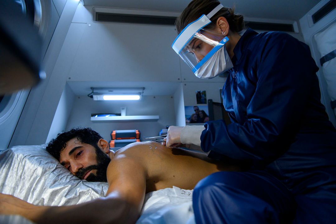 Away : Foto Hilary Swank