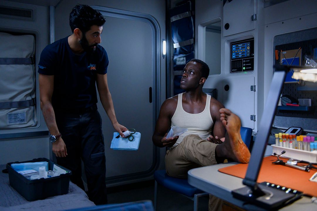 Away : Foto Ato Essandoh