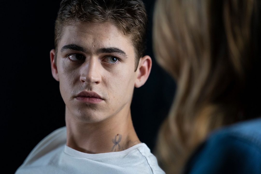 After: En mil pedazos : Foto Hero Fiennes Tiffin