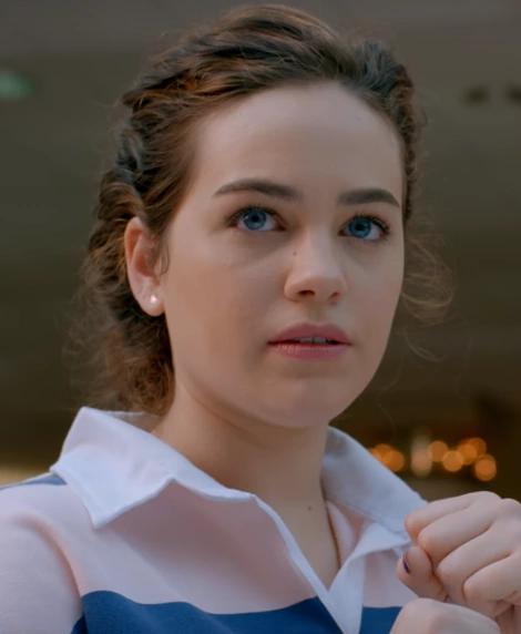 Póster Mary Mouser
