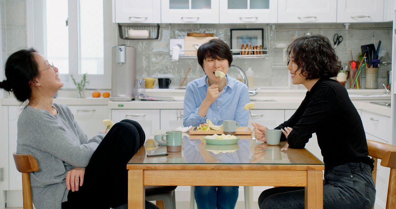 The woman who ran : Foto