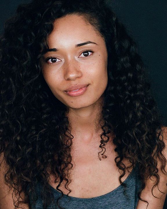 Póster Olivia Swann