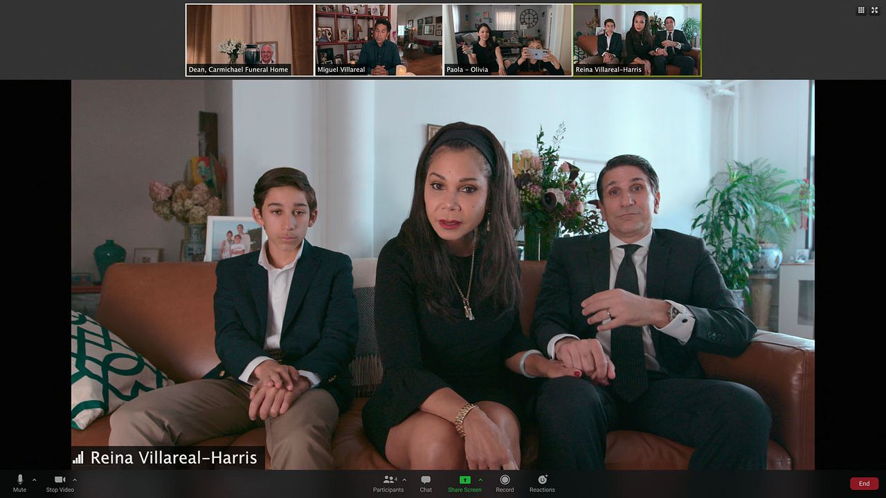 Distanciamiento social : Foto Oscar Núñez, Daphne Rubin-Vega, Camila Perez