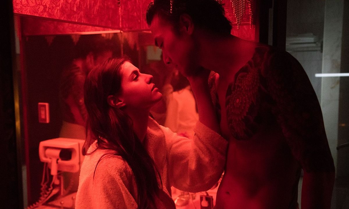 Lost Girls And Love Hotels : Foto Alexandra Daddario