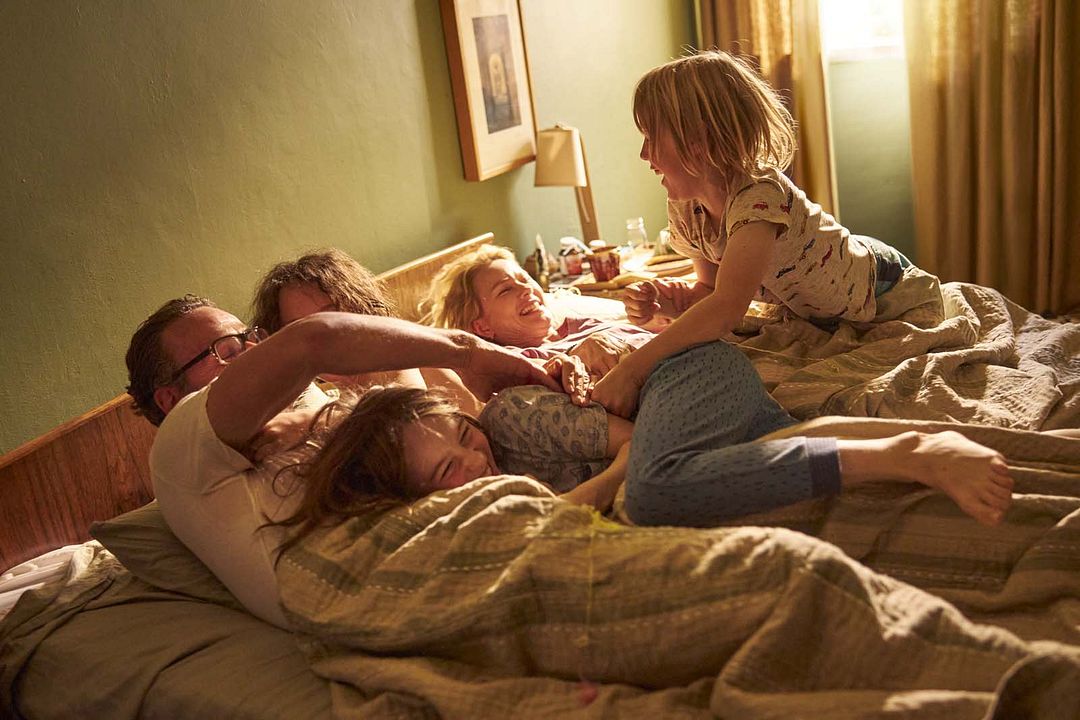 Un milagro inesperado : Foto Naomi Watts, Felix Cameron, Abe Clifford-Barr, Griffin Murray-Johnston, Andrew Lincoln