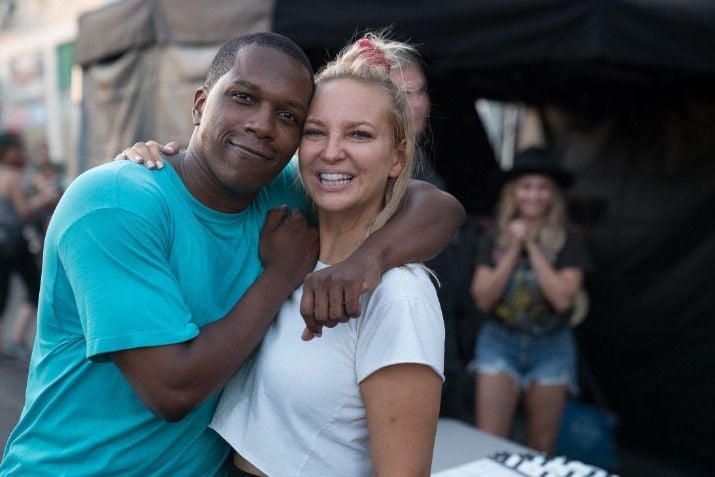 Music : Foto Leslie Odom Jr., Kate Hudson