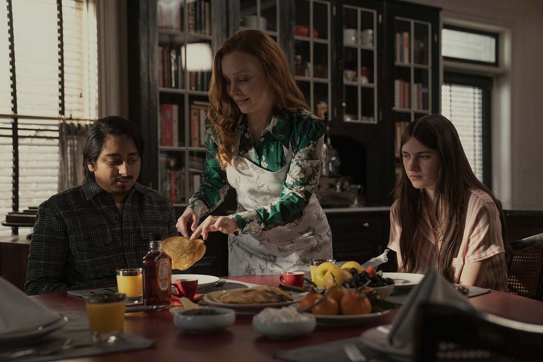 Servant : Foto Lauren Ambrose, Tony Revolori, Nell Tiger Free